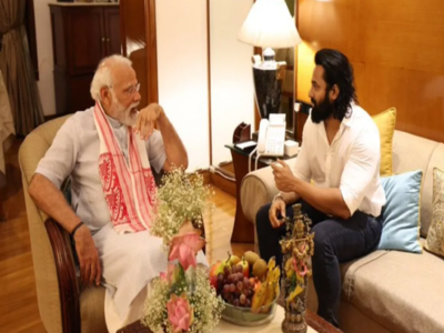 મલયાલમ એક્ટર ઉન્નીએ PM સાથે કરી મુલાકાત, કહ્યું - તમારી સાથે ગુજરાતીમાં વાત કરવી સપનું હતું