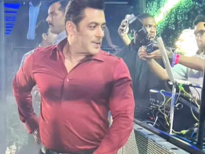 Salman Khan Dubai: दुबई में शिप पर हो रही ईद पार्टी में पहुंचे सलमान खान, बोले- टाइटैनिक की याद दिला रहा है!