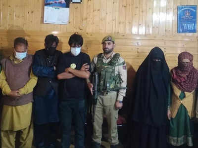 Jammu Kashmir News: जम्मू-कश्मीर में जिस्मफिरोशी के रैकेट का भंडाफोड़, हंदवाड़ा पुल‍िस ने 2 मह‍िला समेत 5 को क‍िया अरेस्‍ट