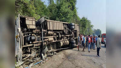 ३८ प्रवाशांना घेऊन जाणारी शिवशाही कर्नाळा खिंडीत पलटी, एकाचा दुर्दैवी मृत्यू, २५ प्रवासी जखमी