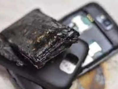 Smartphone Blast: स्मार्टफोन ठरला जीवघेणा, फोनवर व्हिडिओ पाहताना स्फोट, ८ वर्षीय मुलीचा मृत्यू