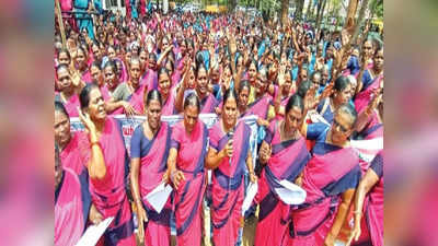 ஈரோடு அரசு அலுவலகங்கள் முன்பு தமிழ்நாடு அரசு ஊழியர்கள் தொடர் ஆர்ப்பாட்டம்; வாக்குறுதிகளை நிறைவேற்ற வலியுறுத்தி கோஷம்!