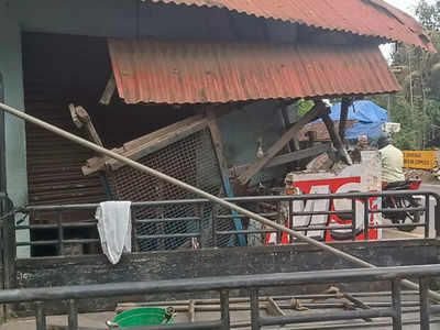 മിനി ലോറി ചായക്കടയിലേക്ക് ഇടിച്ചു കയറി; വയോധികന് ദാരുണാന്ത്യം