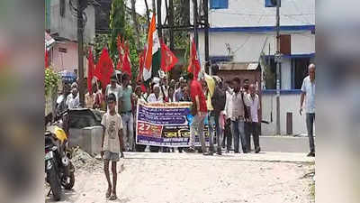 Tea Workers Protest : টি ট্যুরিজম নীতি বাতিলের দাবি, জলপাইগুড়িতে বিক্ষোভ চা শ্রমিকদের