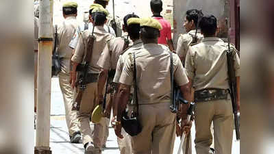 वाह रे UP Police! थाने में आपस में भिड़े पुलिसकर्मी, जमकर चले लात-घूंसे, Video Viral होने पर 6 सस्पेंड