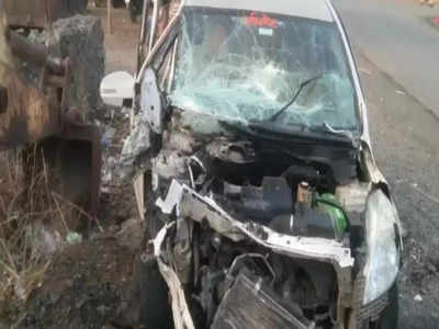 Pune News : देवदर्शनाहून परतताना पहाटे भीषण अपघात; भरधाव कार ट्रकला धडकली, आठ जण जखमी