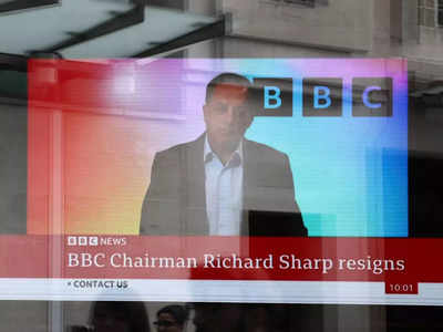 बीबीसी प्रमुख ने दिया इस्तीफा, बोरिस जॉनसन के लिये कर्ज की व्यवस्था करने में हुआ था विवाद