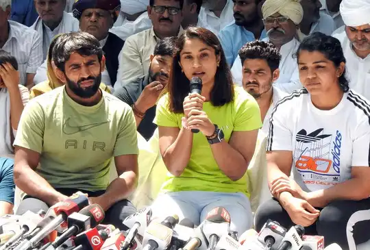 रोजाना हजारों रुपये किराया​