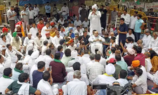 खर्च ज्यादा इसलिए भीड़ से बच रहे​