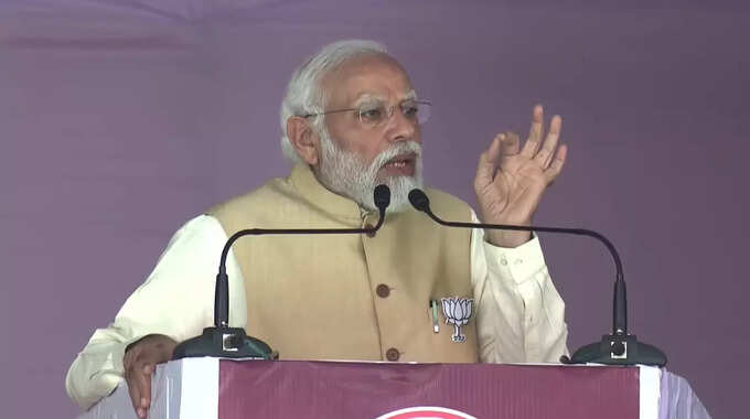 PM Narendra Modi addresses a public meeting at Humnabad in Bidar District, Karnataka