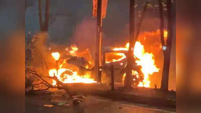 Indore News: पेड़ से टकराते ही तेज रफ्तार कार में लगी आग... धू-धूकर जली, 4 की हालत गंभीर