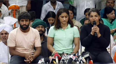 Wrestlers Protest Live:  पत्नी प्रियंका के बाद रॉबर्ट वाड्रा भी पहलवानों के सपोर्ट में जंतर-मंतर पहुंचे