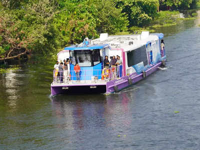 Kochi Water Metro: ഇന്നലെ കയറിയത് 8415 പേർ, വാട്ടർ മെട്രോ ഹൗസ്ഫുൾ; കാക്കനാട് റൂട്ടും ഹിറ്റ്