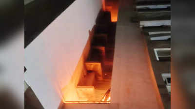 Agra के दयालबाग पुष्पांजलि अपार्टमेंट में लगी भीषण आग, बुझाने के दौरान दो फायरकर्मी झुलसे