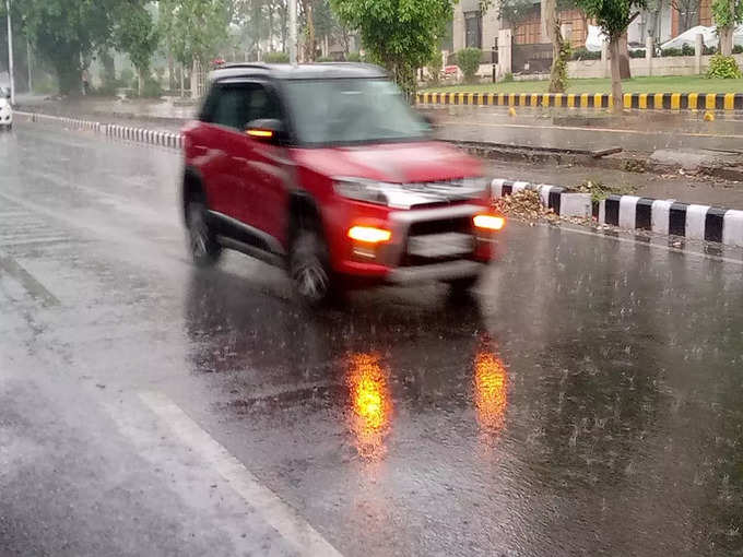 दिल्ली-नोएडा में शुरू हो गई बारिश