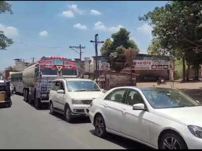 मुंबई गोवा महामार्गावर वाहतूककोंडी, पर्यटक अडकले, माणगाव लोणारे परिसरात वाहनांच्या रागा 