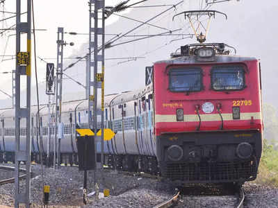 Railway News : मुंबईहून पुणे, नाशिकला जाणाऱ्यांसाठी गुड न्यूज! घाटात नो ब्रेक, रेल्वेगाड्यांचा वाढणार वेग