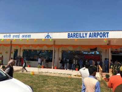 Bareilly Airport पांच मई तक अचानक किया गया बंद, दिल्ली-मुंबई फ्लाइट कैंसिल होने पर नाराज पैसेंजर्स का हंगामा