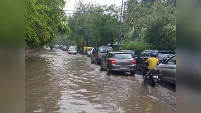 बेमौसम बरसात ने दिल्ली में वाहनों की रफ्तार पर लगाया ब्रेक, ऑफिस से निकलने से पहले ट्रैफिक एडवाइजरी जरूर पढ़ लें