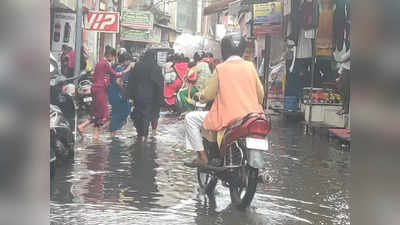 Gorakhpur News: घंटे भर की बारिश में डूब गया योगी आदित्यनाथ का गोरखपुर, कल निकाय चुनाव के लिए पड़ेंगे वोट