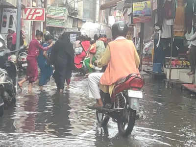 Gorakhpur News: घंटे भर की बारिश में डूब गया योगी आदित्यनाथ का गोरखपुर, कल निकाय चुनाव के लिए पड़ेंगे वोट
