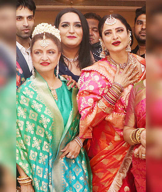 rekha with her sister radha usma syed: movie actress rekha with her sister radha at amit kerala and dakshina nath wedding reception | Navbharat Times Photogallery