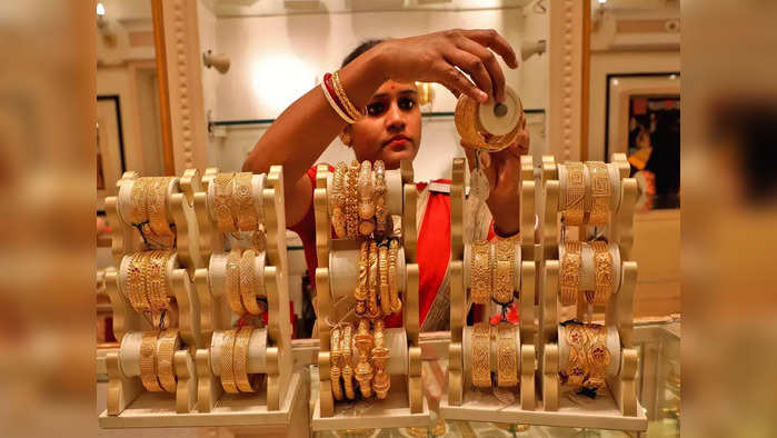 Gold Price Today: सोना हुआ सस्ता, चांदी की कीमत भी घटी, जानिए क्या रह गए हैं रेट