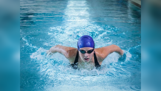 Swimming Mistakes : स्विमिंगमुळे झपाझप वितळते शरीरावरची चरबी पण या 5 चुका करत असाल तर सावधान, जीव येईल धोक्यात