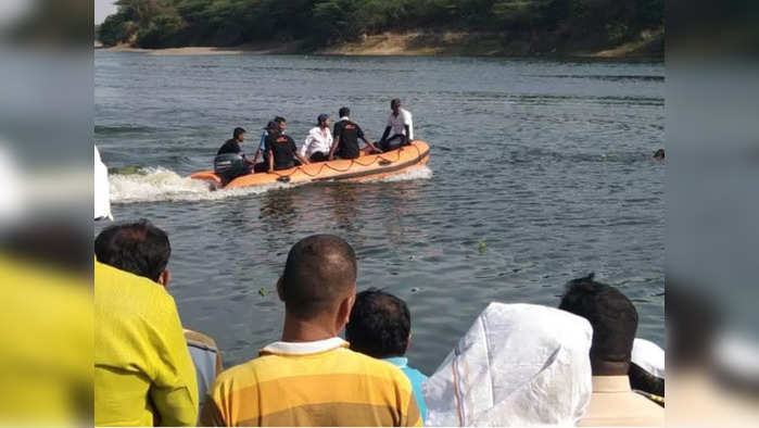 भीमा नदीत पोहण्यासाठी गेली अन् दिसेनाशी झाली; दोन मुलं बेपत्ता, शोधूनही सापडेना