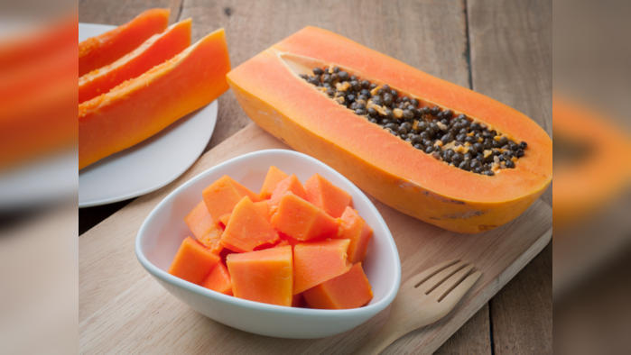 Papaya Side Effects: पपईसोबत हा पदार्थ खाताक्षणी बनतं भयंकर विष, रक्ताचं बनतं पार पाणी, होतात रक्ताच्या उलट्या