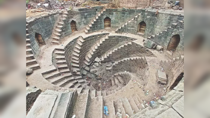 बारव संवर्धन समितीतर्फे ७५ बारवांचे होणार संवर्धन; मात्र मराठवाड्यातील महत्वपूर्ण बारव वगळलेबारव संवर्धन समितीतर्फे ७५ बारवांचे होणार संवर्धन; मात्र मराठवाड्यातील महत्वपूर्ण बारव वगळले