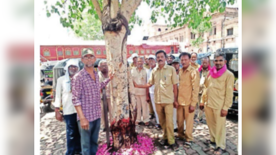 नागपूरात एक अनोखा वाढदिवसाचा सोहळा साजरा; वाढदिवसाला चक्क सेंद्रीय खतांचा केक