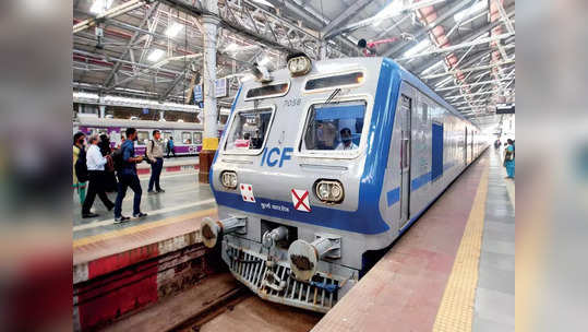 Mumbai AC Local : मुंबईतील एसी लोकलमध्ये फुकट्यांची गर्दी, पासधारक त्रस्त, रेल्वेकडे मोठी मागणी