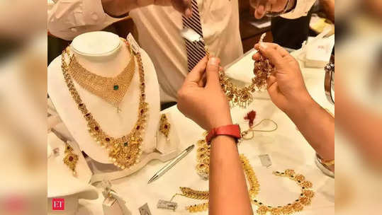 Gold Rate Today: सोने झाले स्वस्त तर चांदी चकाकली, पाहा काय आहे आजचा प्रति तोळा भाव