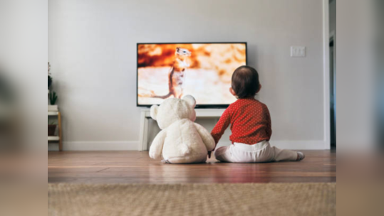 मुलांना बिझी ठेवण्यासाठी टीव्ही दाखवताय, पण त्या अगोदर जाणून घ्या नुकसान