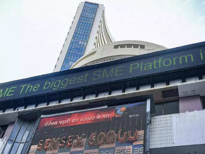 closing bell today on 5 july 2023 sensex tumbles 90 points nifty comes under 19400 points