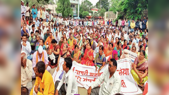 गुंतवणूकदार आक्रमक; आदर्श पतसंस्थेतील गैरव्यवहारप्रकरणी पोलिस आयुक्त कार्यालयावर मोर्चा