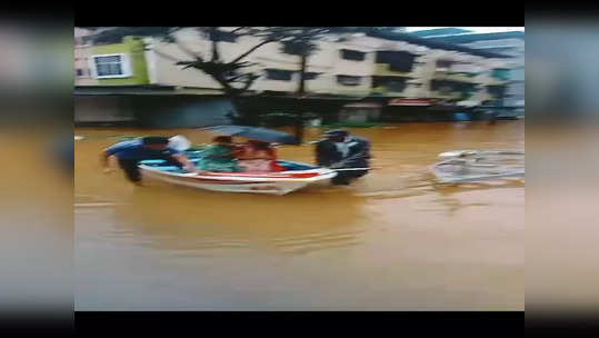 गावाला पुराचा वेढा; अचानक घरातील महिलेला अधार्गंवायूचा झटका, गावकऱ्यांनी घडवले माणुसकीचे दर्शन