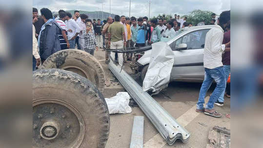 चालत्या ट्रॅक्टरचे चाक निखळले, मागून भरधाव कारची धडक; भीषण अपघातात चालकाचं शीर धडावेगळं