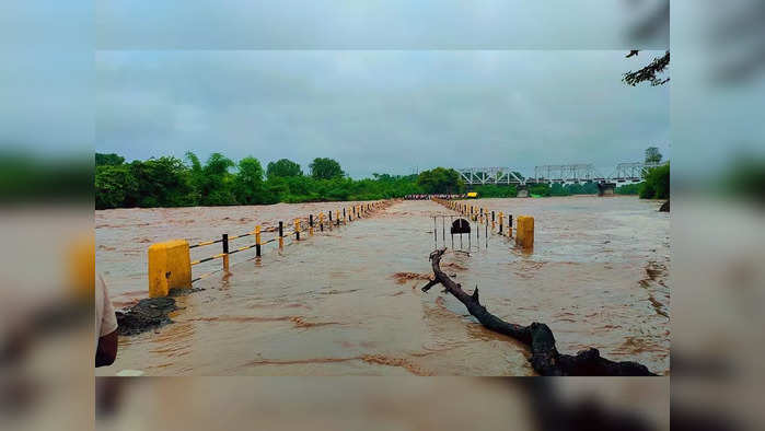 जळगाव जिल्ह्यात पावसाचा कहर