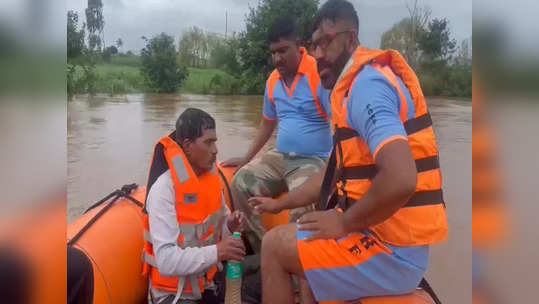 तरुणाने जीव देण्यासाठी नदीत उडी मारल्याची चर्चा, झाडावर अडकला; पण बाहेर येताच वेगळीच माहिती!