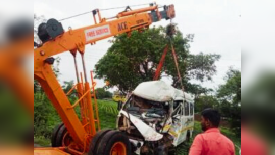 Accident News : पंढरपूरला जाणाऱ्या भाविकांच्या मिनी बसचा अपघात, एसटीने मागून दिली धडक, वाहनं चक्काचूर अन्...