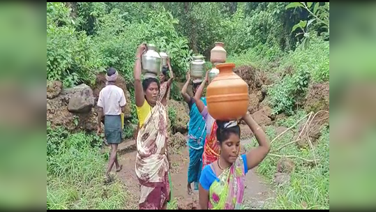 भय इथले संपत नाही! गावात ना लाईट ना शाळा; अळ्यायुक्त दूषित पाणी पिण्याची गावकऱ्यांवर वेळ