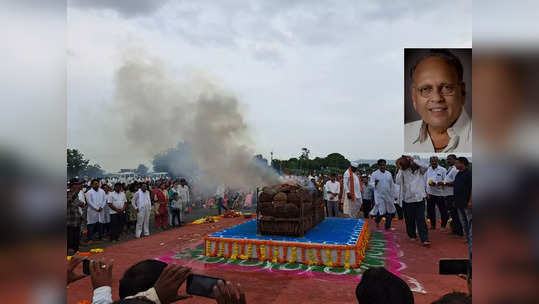 निसर्गकवी रानात कायमचा विसावला, ना. धों. महानोर अनंतात विलीन, पळसखेड्यात अंत्यसंस्कार