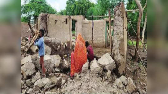 पूरात सारं वाहून गेलं, उरले फक्त अश्रू; बुलढाण्यातील ७ हजार घरांची पडझड अन् ५,६७० कुटुंबे बाधित