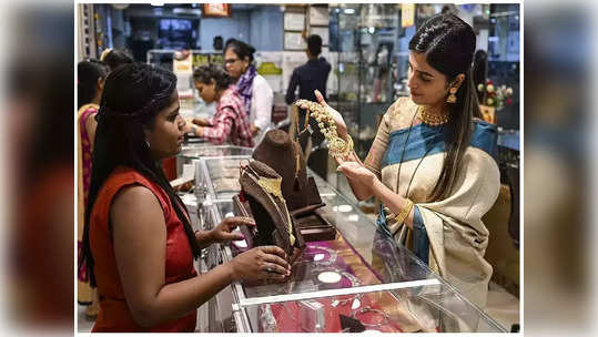 Gold Price Today: सोने-चांदीच्या दरांची घसरगुंडी, ग्राहकांनो अशी संधी पुन्हा नाही! पाहा आजचा भाव