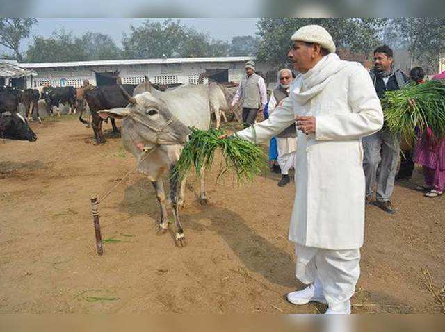 देने वाला ही देवता है-आप देवता बनना