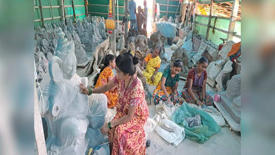 तीन महिन्यांचे प्रशिक्षण; रोज शंभर रुपये मानधन, आता महिलांनी घडवल्या ६०० गणेशमूर्ती