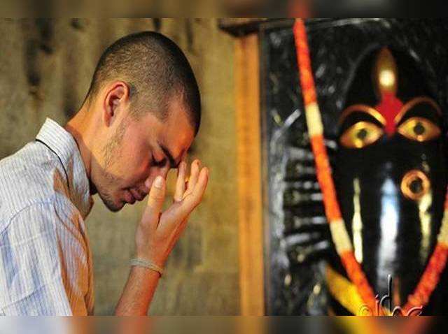 कुमकुम, चंदन और विभूति – क्यों बांटे जाते हैं मंदिरों में?