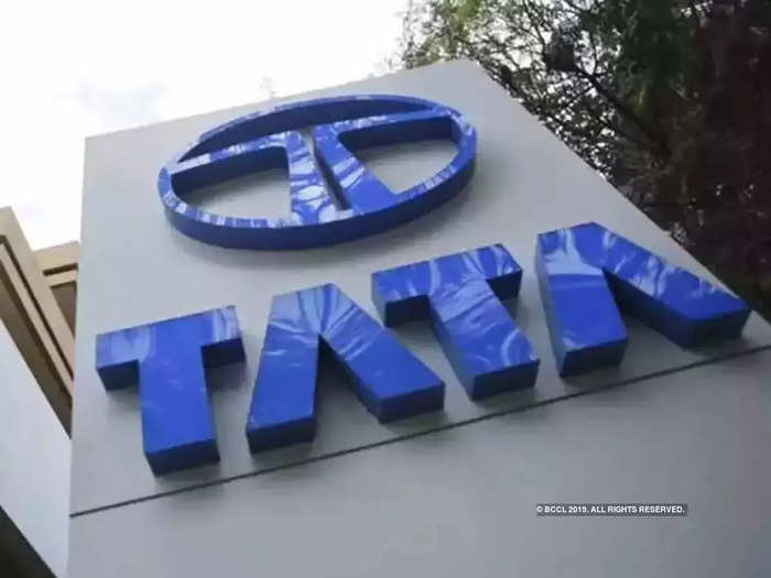 competition between Tata Group and Reliance Group